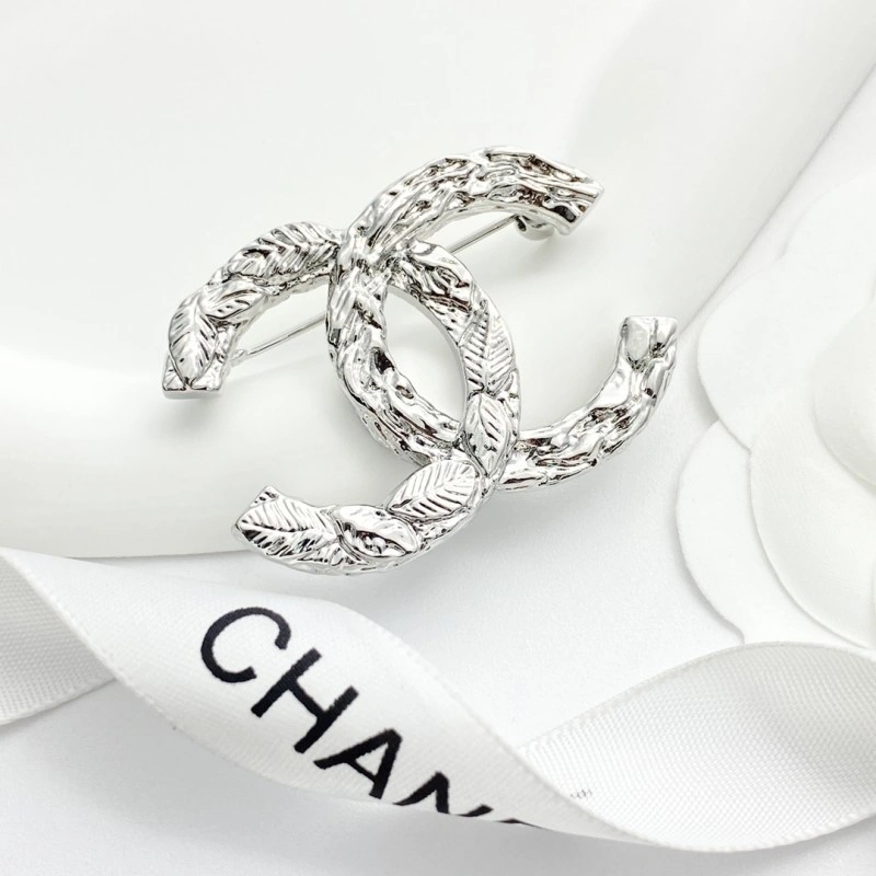 Comfortable Chanel Brooches 221772