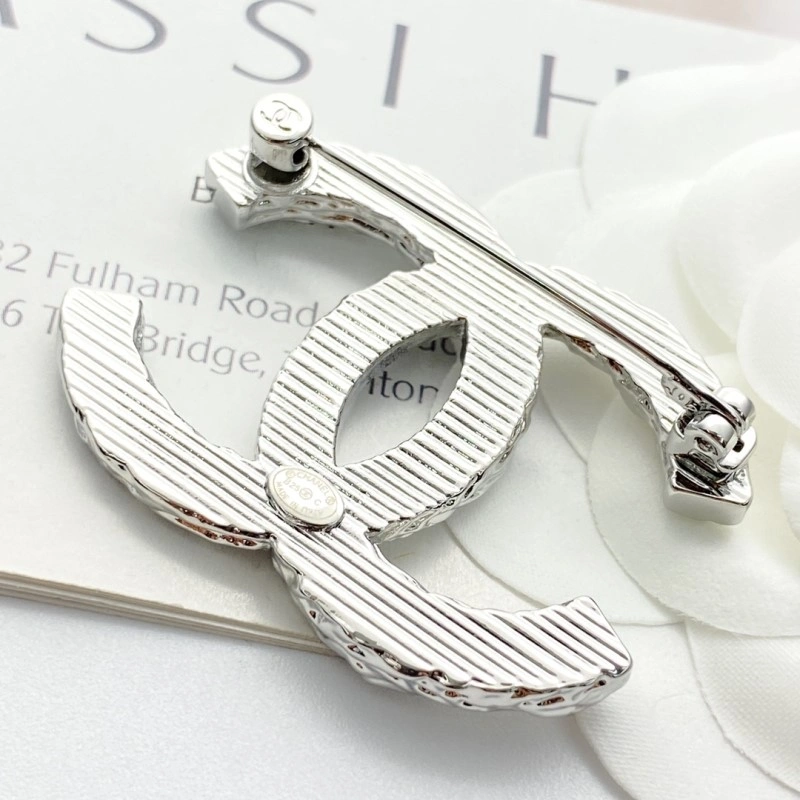 Comfortable Chanel Brooches 221772