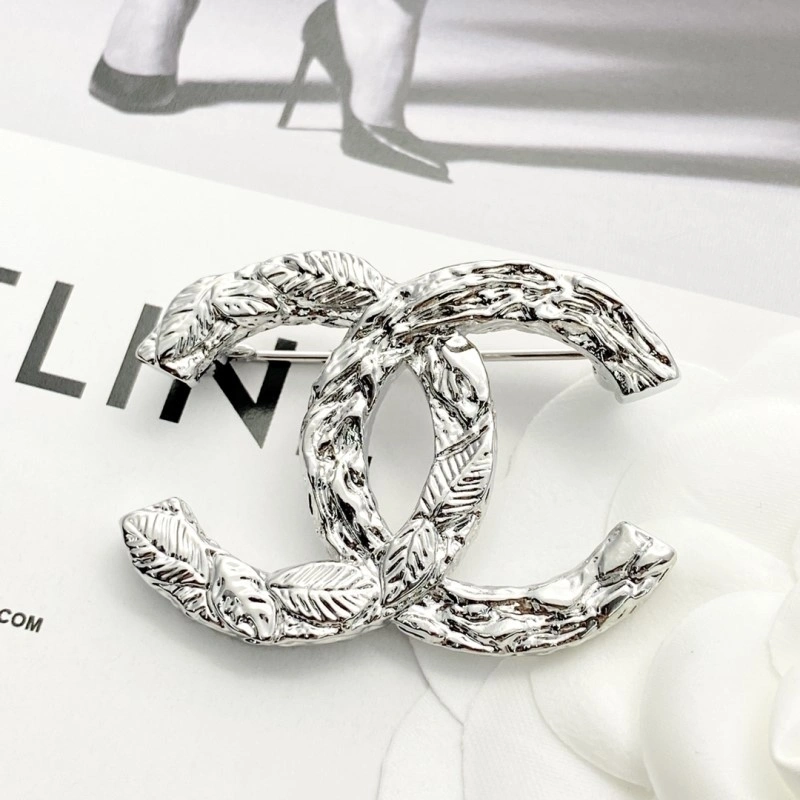 Comfortable Chanel Brooches 221772