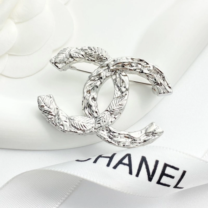 Comfortable Chanel Brooches 221772