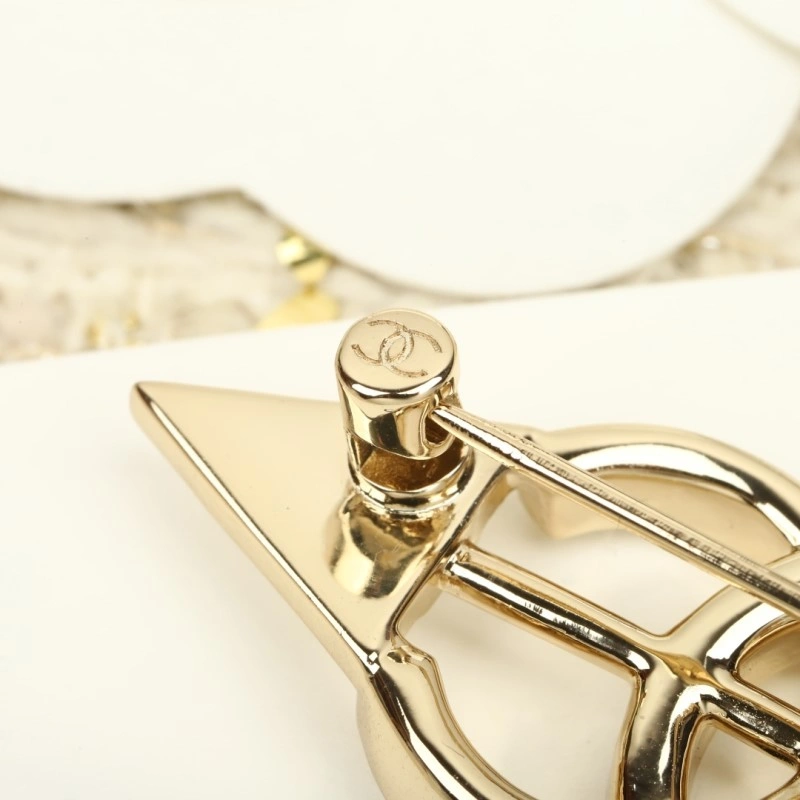 Tailored Chanel Brooches 221817