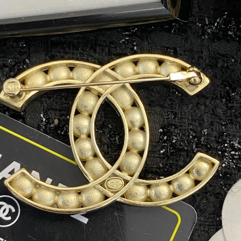 EyeCatching Chanel Brooches 221747