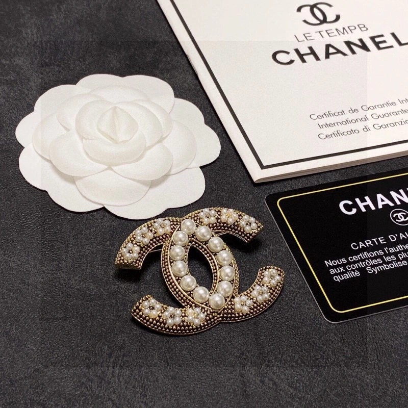 HighPerformance Chanel Brooches 220385