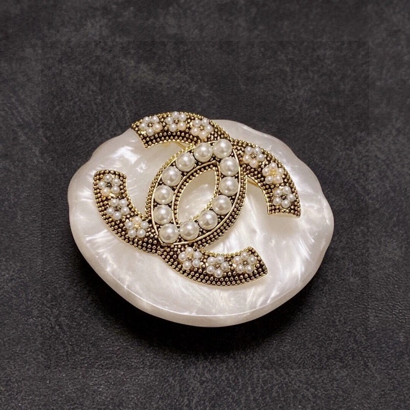 HighPerformance Chanel Brooches 220385