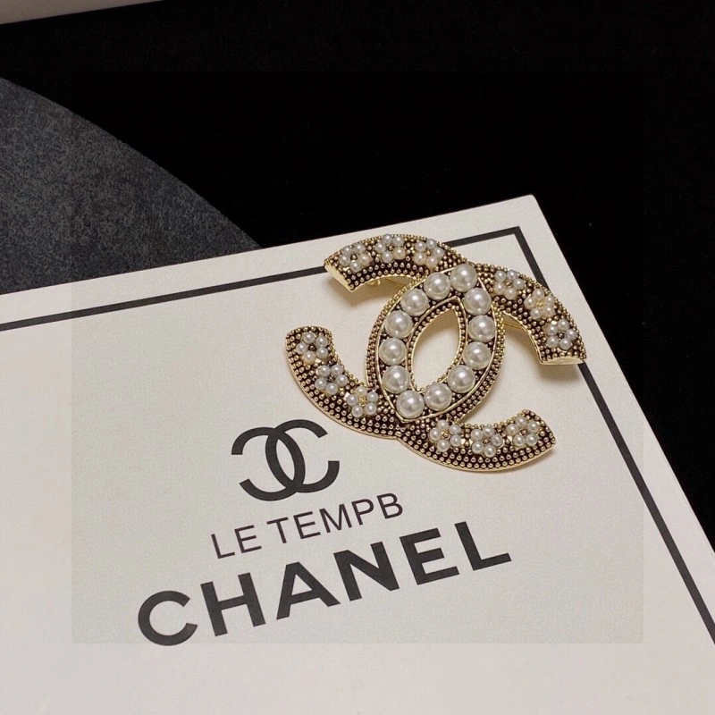 HighPerformance Chanel Brooches 220385