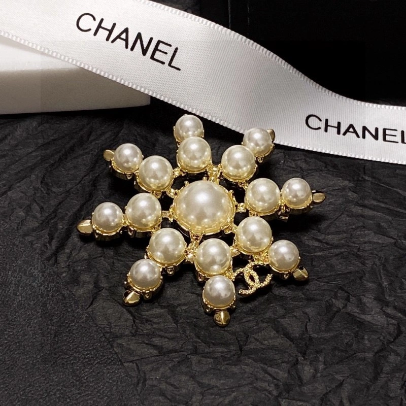 Sustainable Chanel Brooches 220362