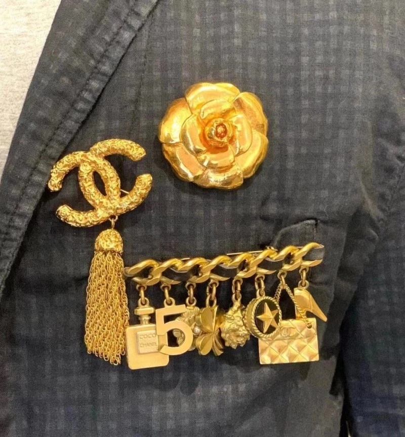 Chanel Brooches Refined 220357