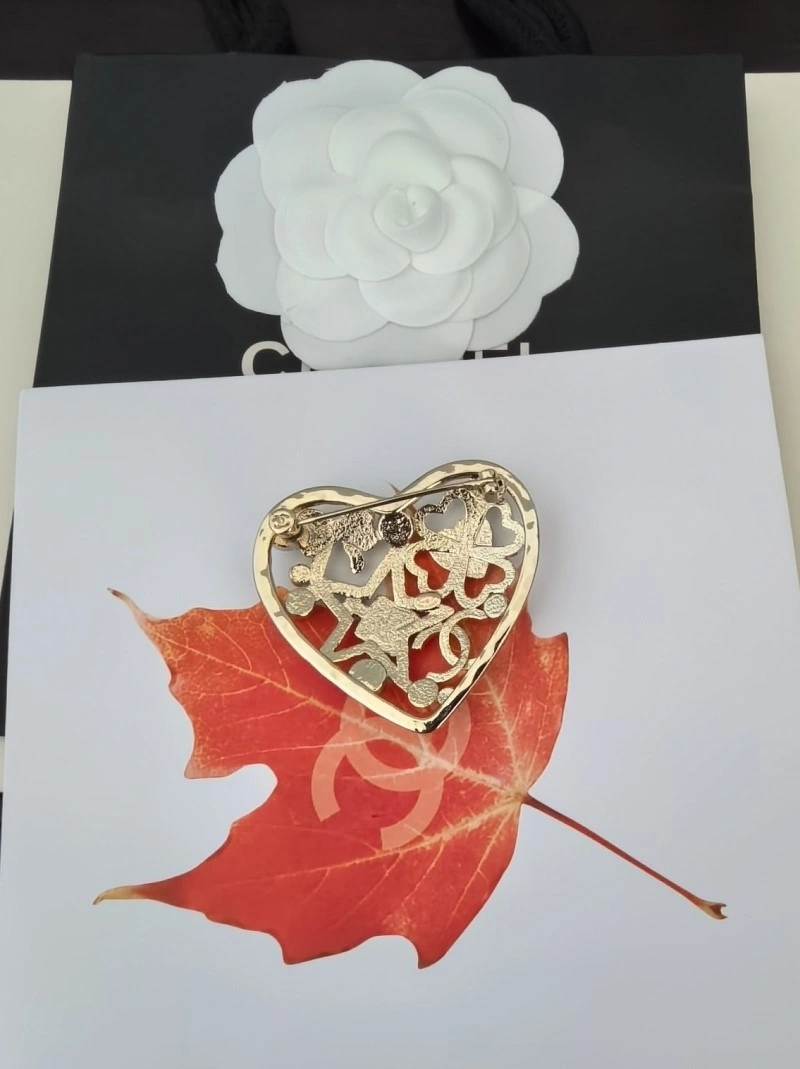 Trendsetting Chanel Brooches 220359