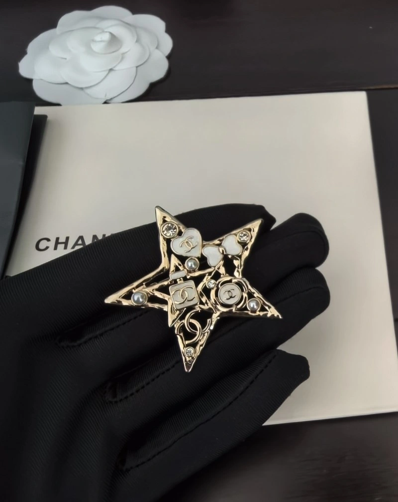 Vibrant Chanel Brooches 220351