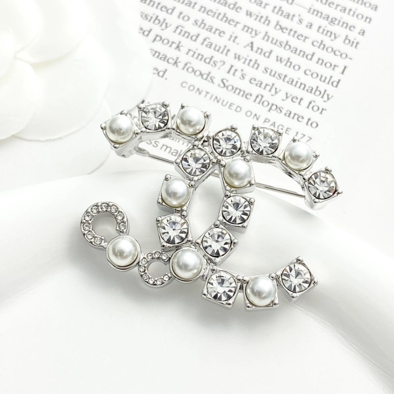 Breathable Chanel Brooches 220350