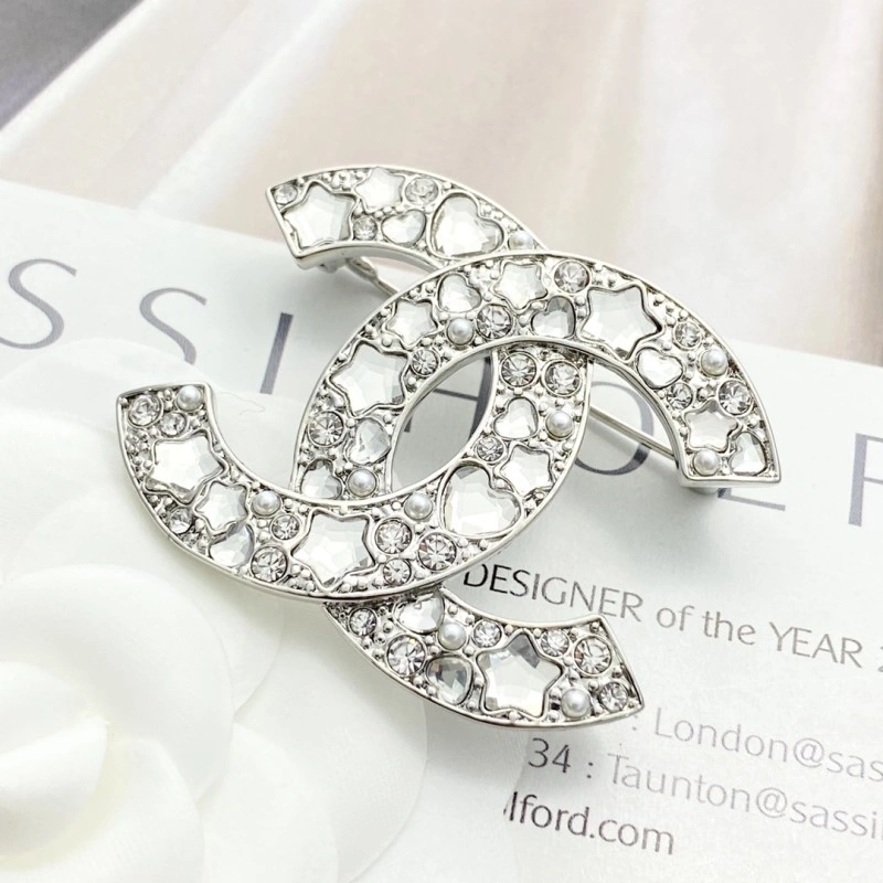 Affordable Chanel Brooches 220343