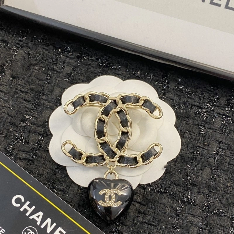 Chanel Brooches Snug 220412