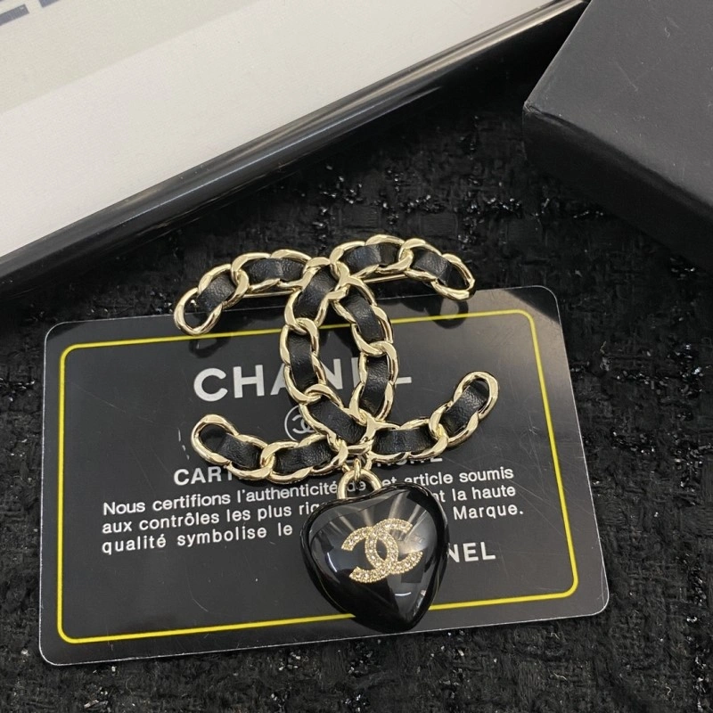 Chanel Brooches Snug 220412