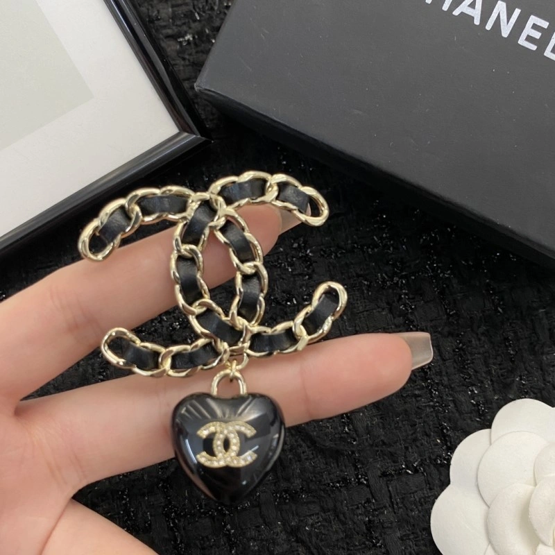 Chanel Brooches Snug 220412