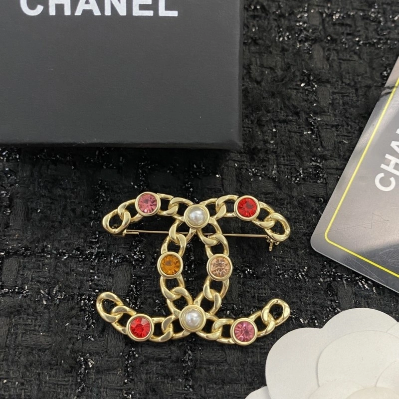 Supportive Chanel Brooches 220349