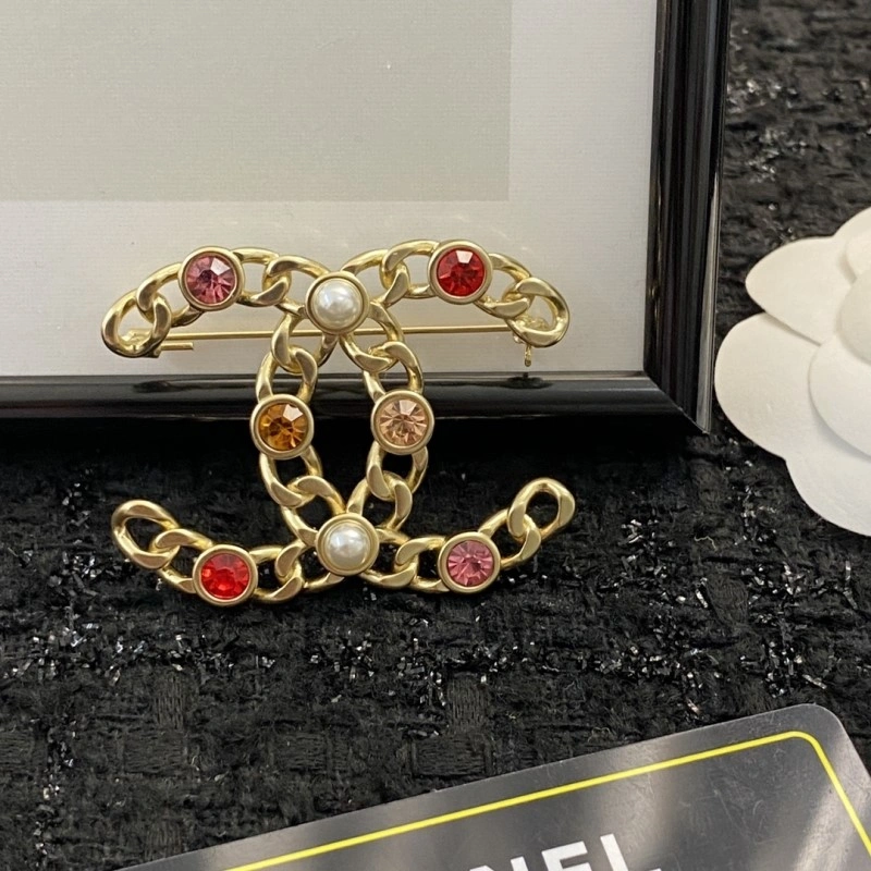 Supportive Chanel Brooches 220349
