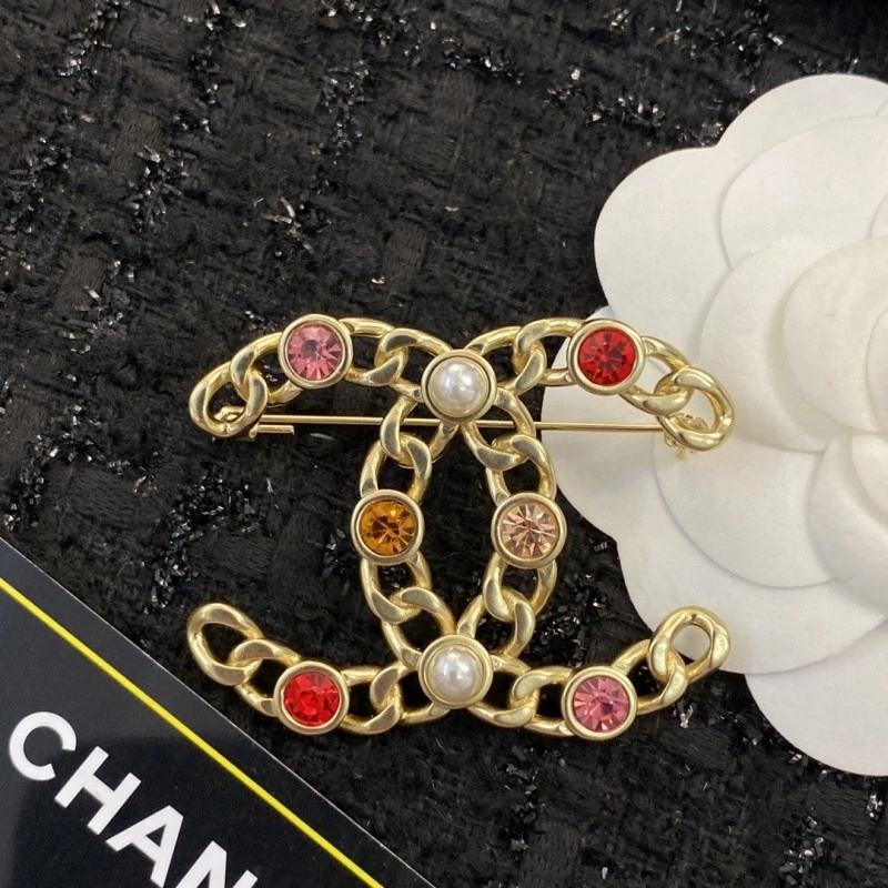 Supportive Chanel Brooches 220349