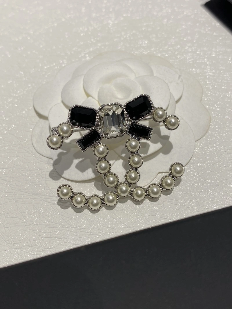 Chanel Brooches Versatile 220341