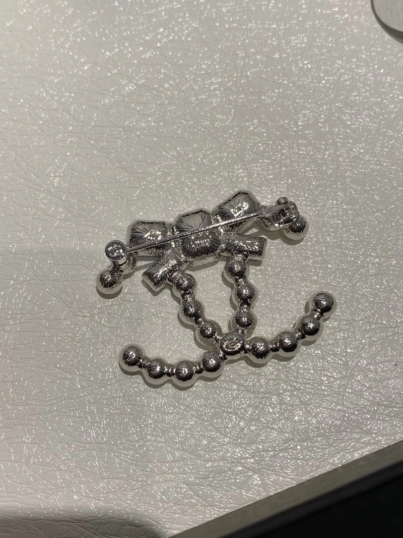 Chanel Brooches Versatile 220341