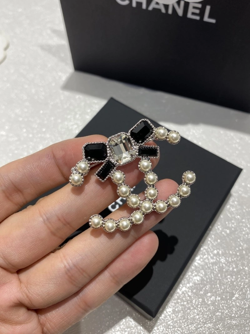 Chanel Brooches Versatile 220341