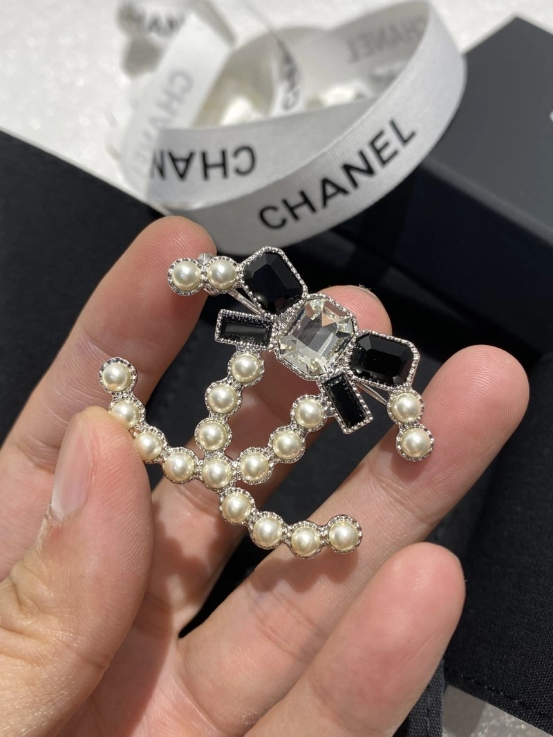 Chanel Brooches Versatile 220341