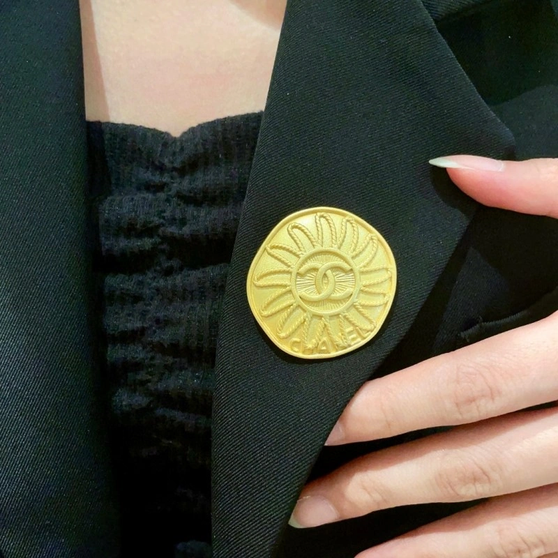 Stretchable Chanel Brooches 220353