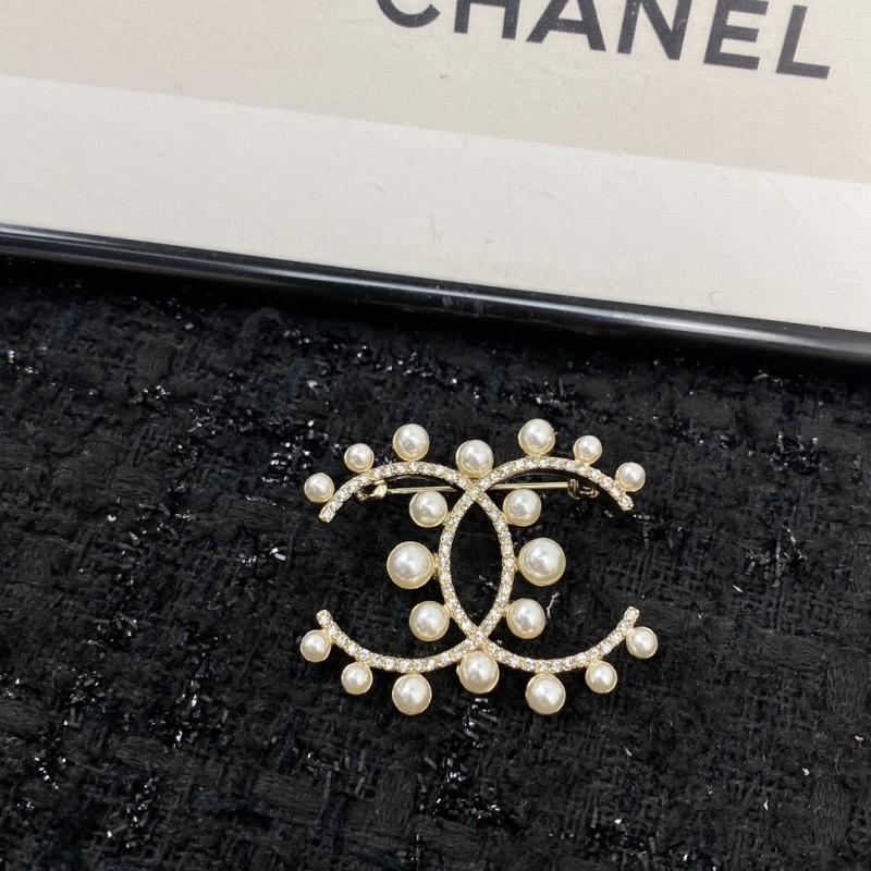 Resilient Chanel Brooches 220334