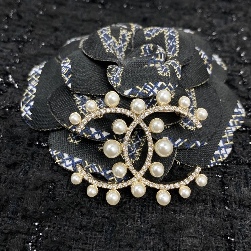 Resilient Chanel Brooches 220334