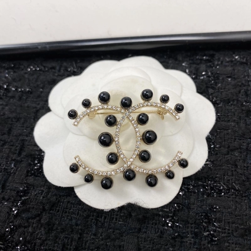 Resilient Chanel Brooches 220334