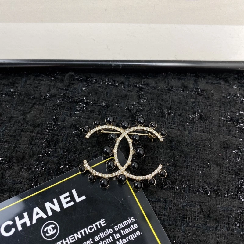 Resilient Chanel Brooches 220334
