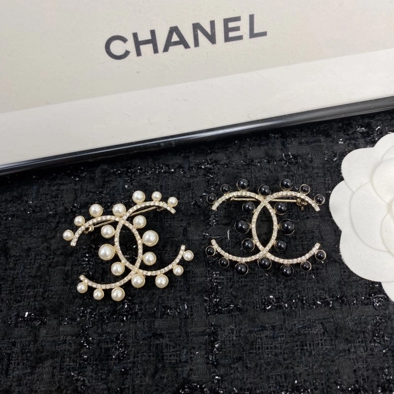 Resilient Chanel Brooches 220334
