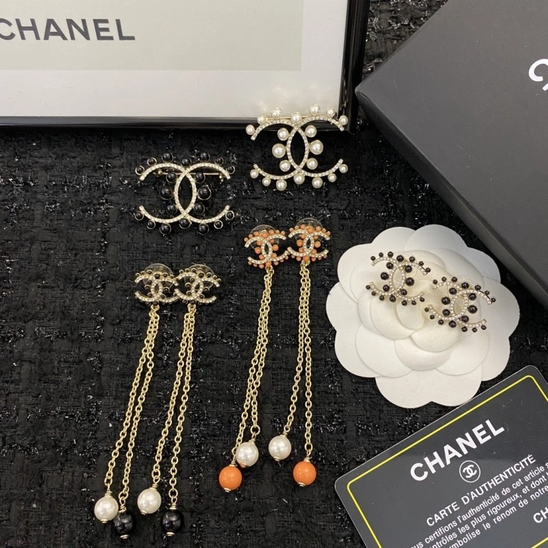 Resilient Chanel Brooches 220334