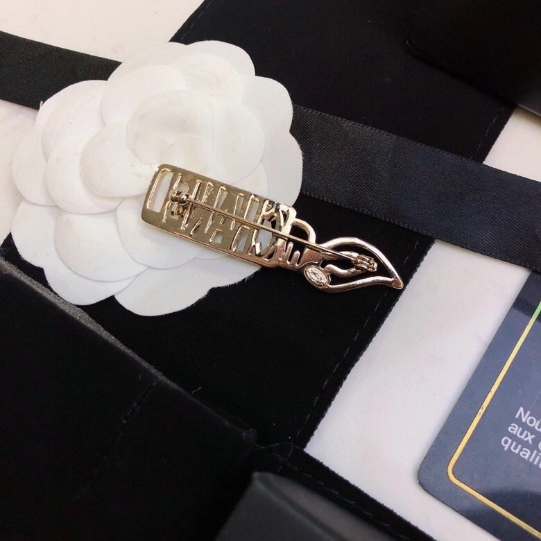 Trendsetting Chanel Brooches 220322
