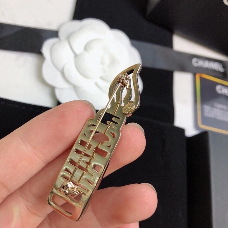 Trendsetting Chanel Brooches 220322