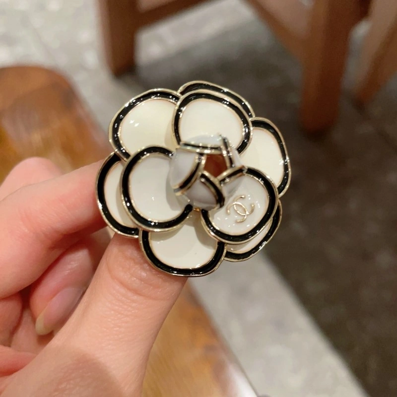 Chanel Brooches Functional 220320