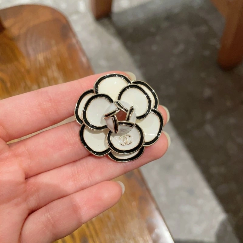 Chanel Brooches Functional 220320