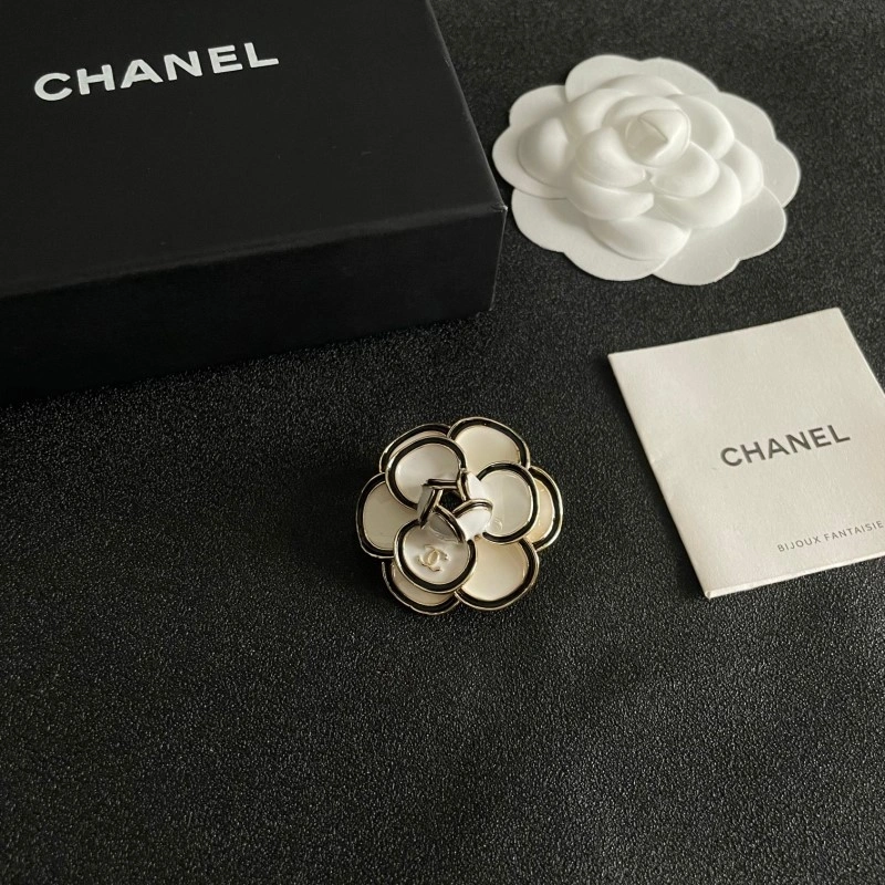 Chanel Brooches Functional 220320