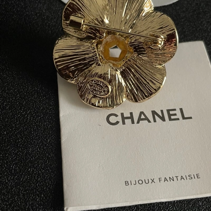 Chanel Brooches Functional 220320
