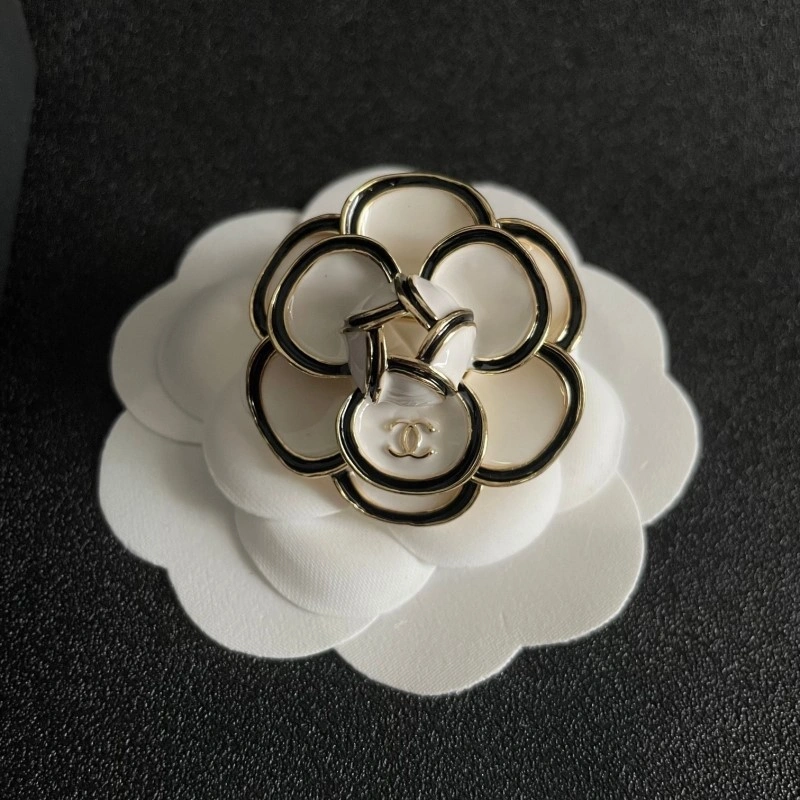 Chanel Brooches Functional 220320
