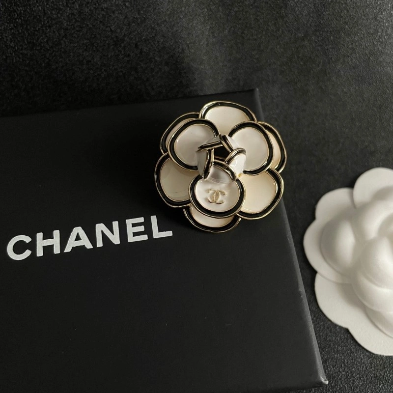 Chanel Brooches Functional 220320