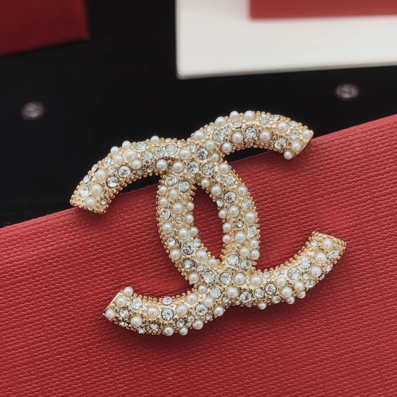FashionForward Chanel Brooches 220378