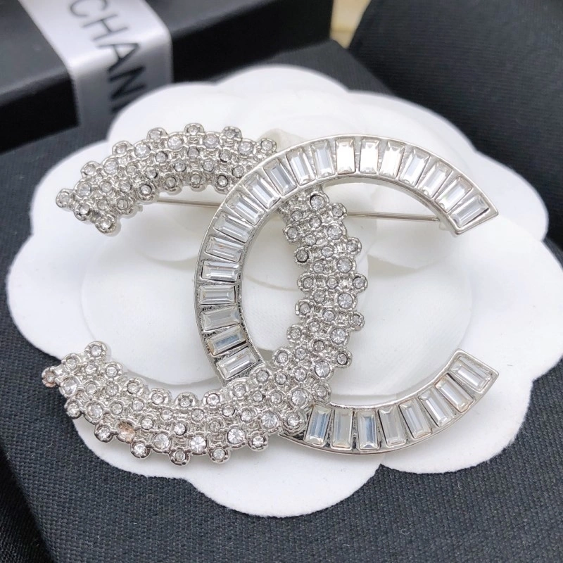 Chanel Brooches EyeCatching 220307