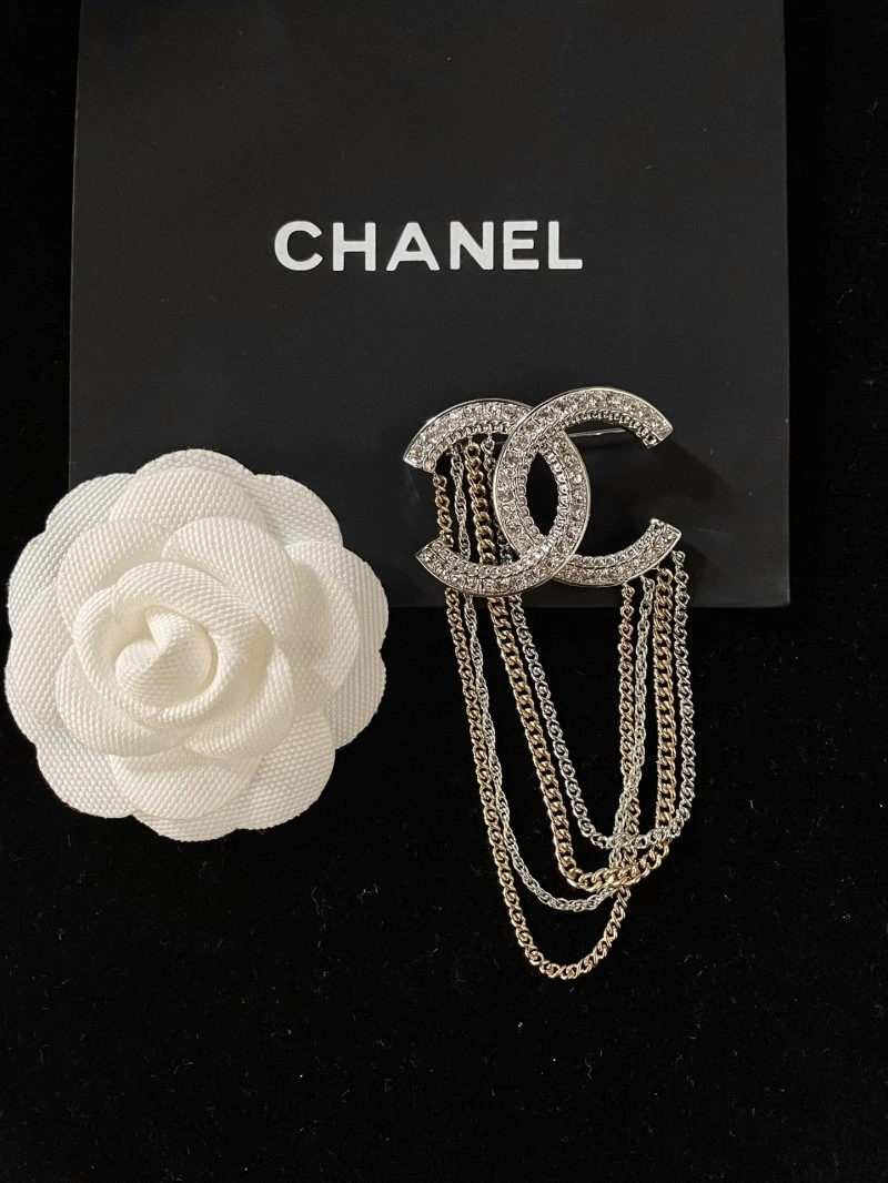 Chanel Brooches Snug 220316