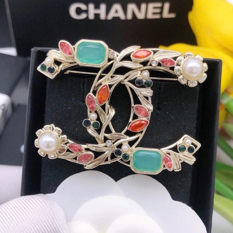 TravelReady Chanel Brooches 220308