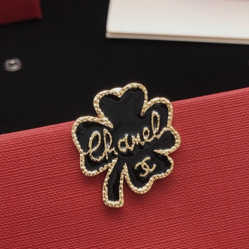 TechFriendly Chanel Brooches 220398