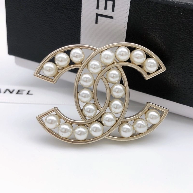 Lightweight Chanel Brooches 220285