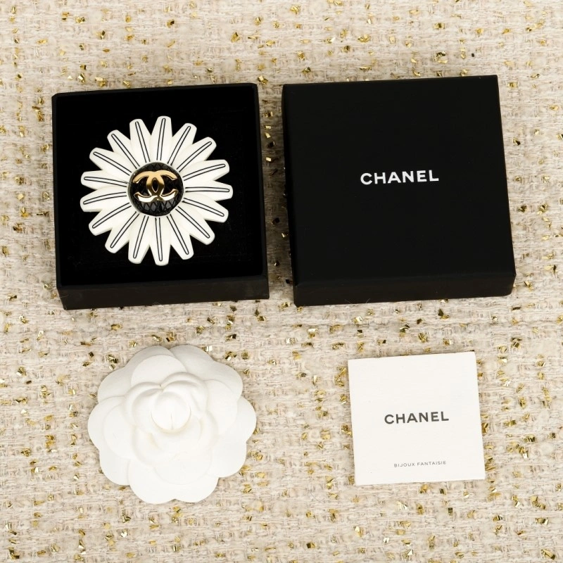 Chanel Brooches Unisex 220280
