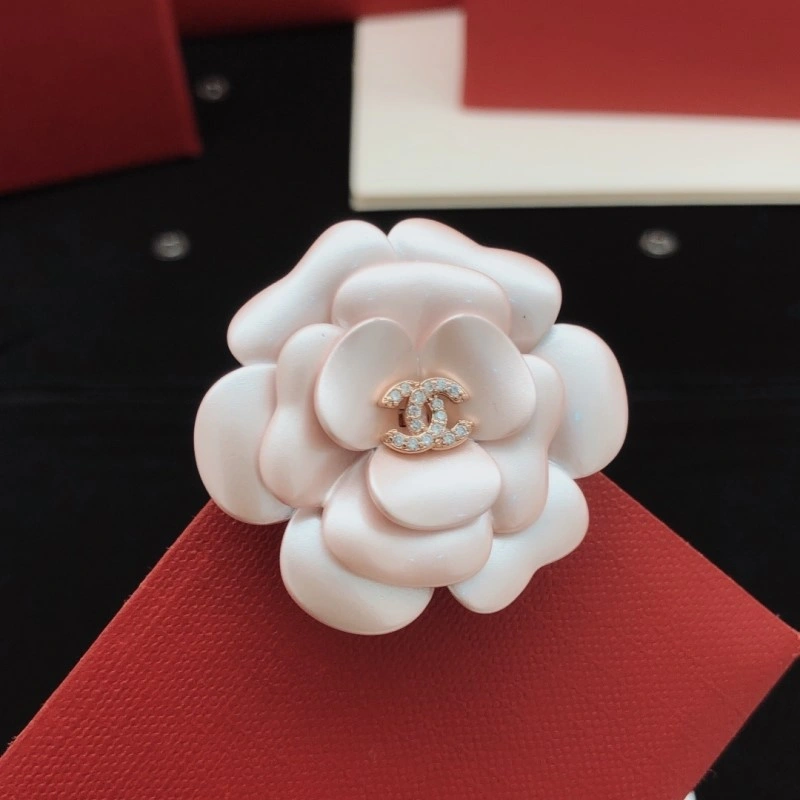 Practical Chanel Brooches 220288