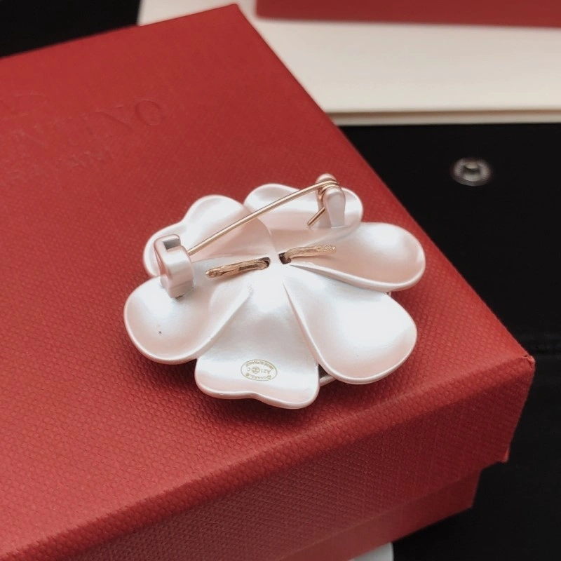 Practical Chanel Brooches 220288
