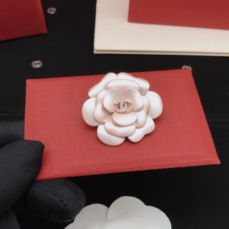 Practical Chanel Brooches 220288